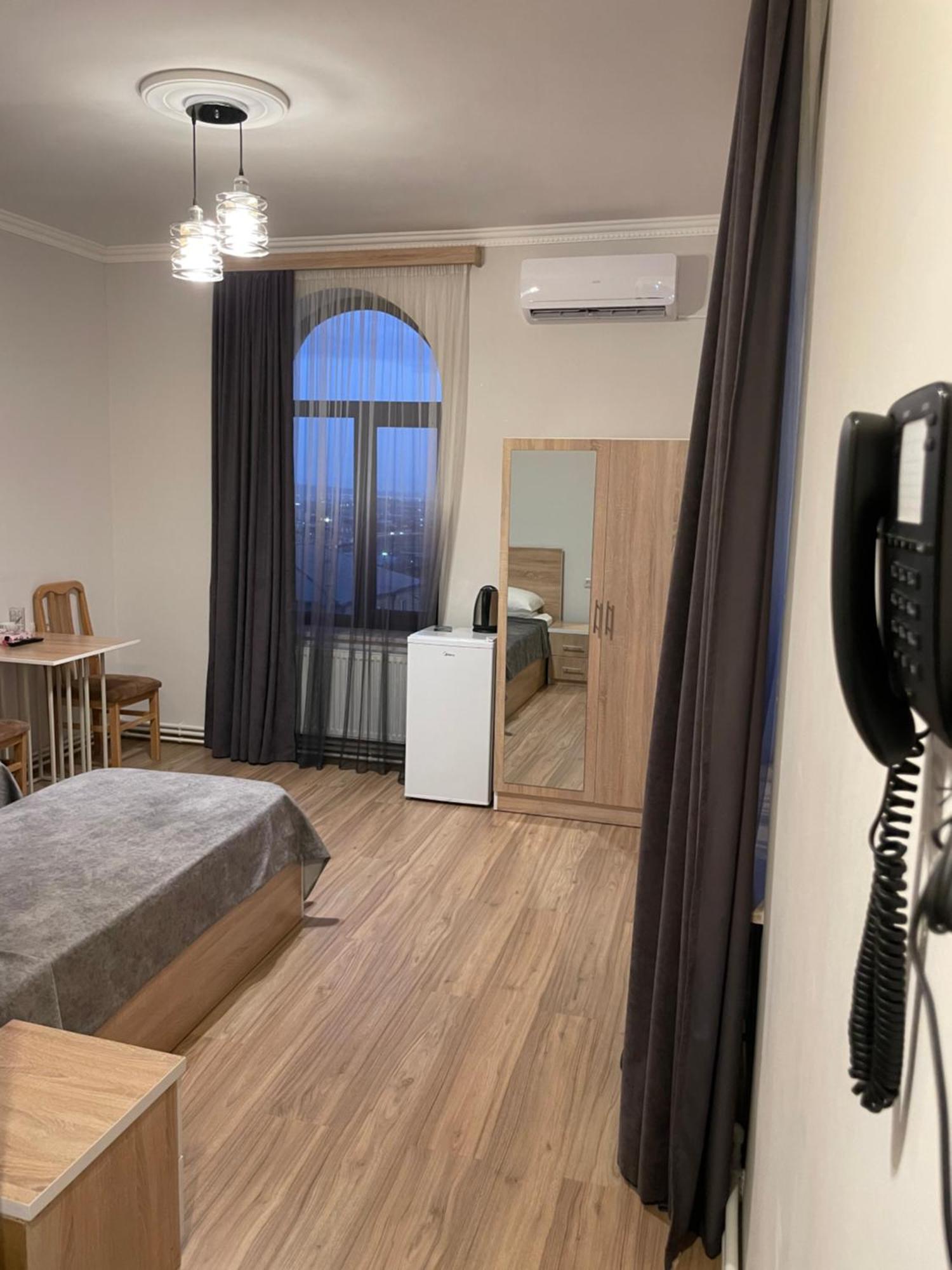 יירבאן Decca Hotel מראה חיצוני תמונה