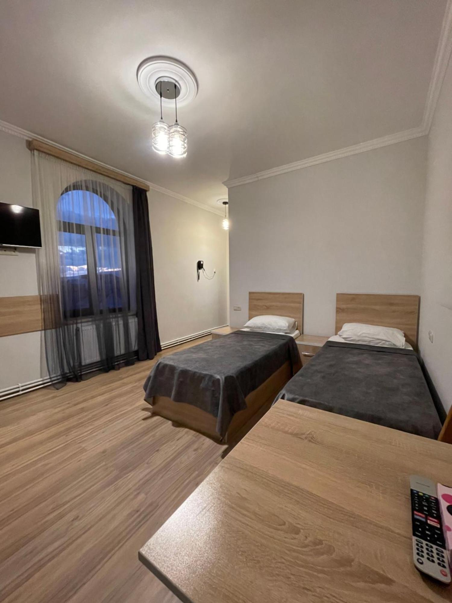 יירבאן Decca Hotel מראה חיצוני תמונה
