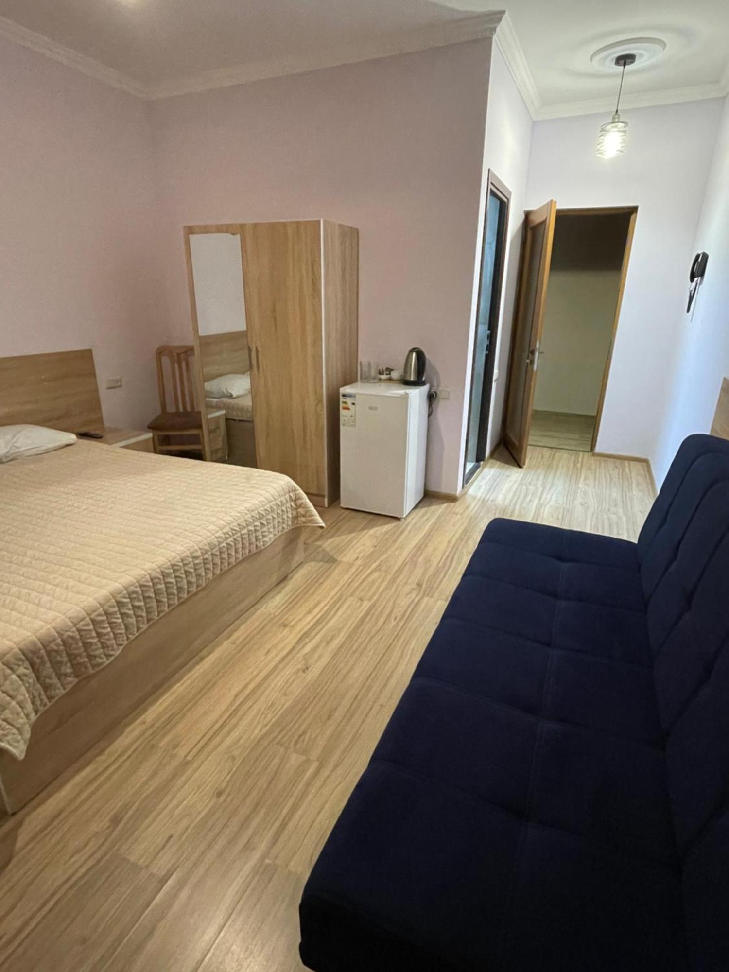יירבאן Decca Hotel מראה חיצוני תמונה
