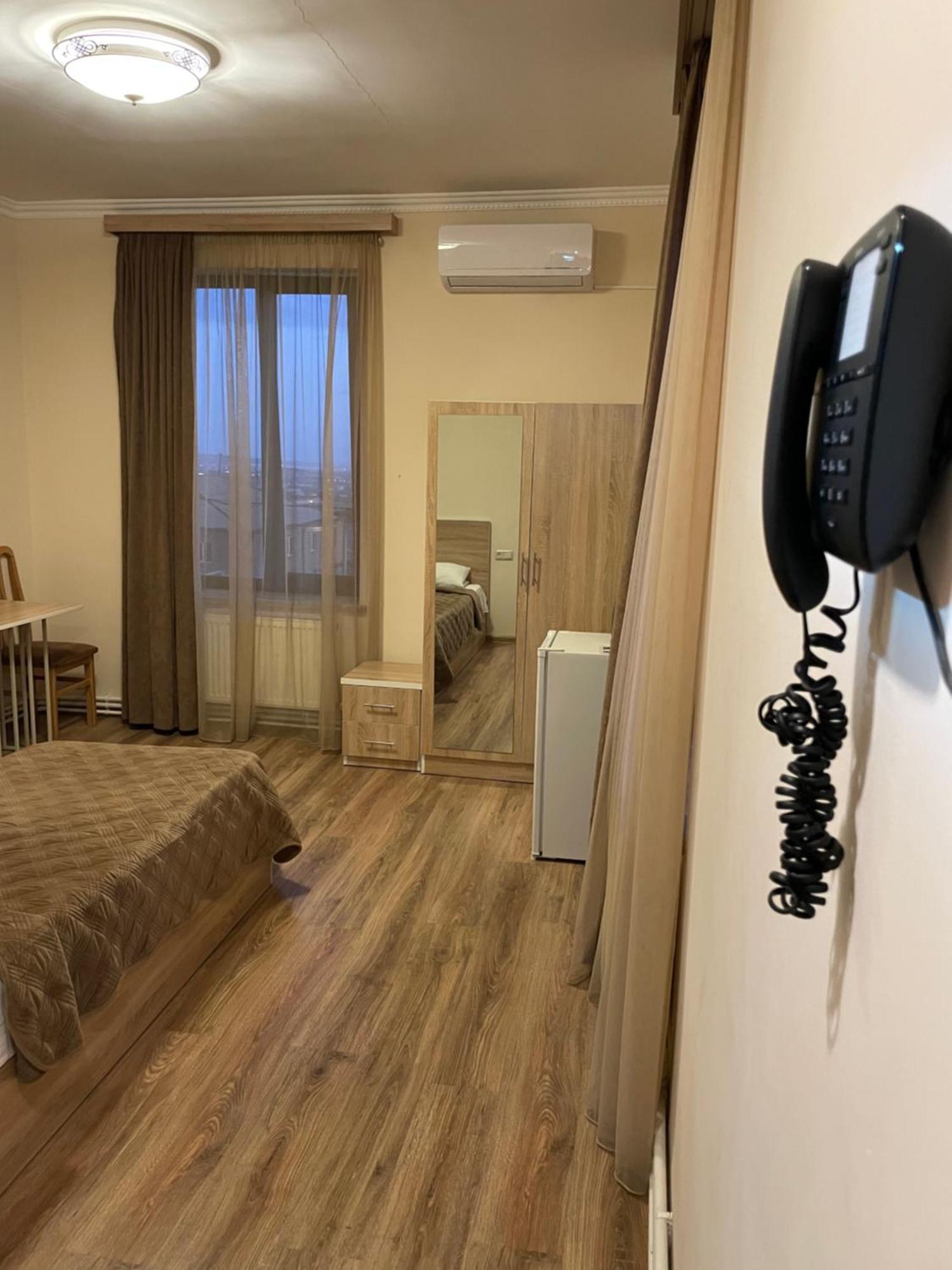 יירבאן Decca Hotel מראה חיצוני תמונה