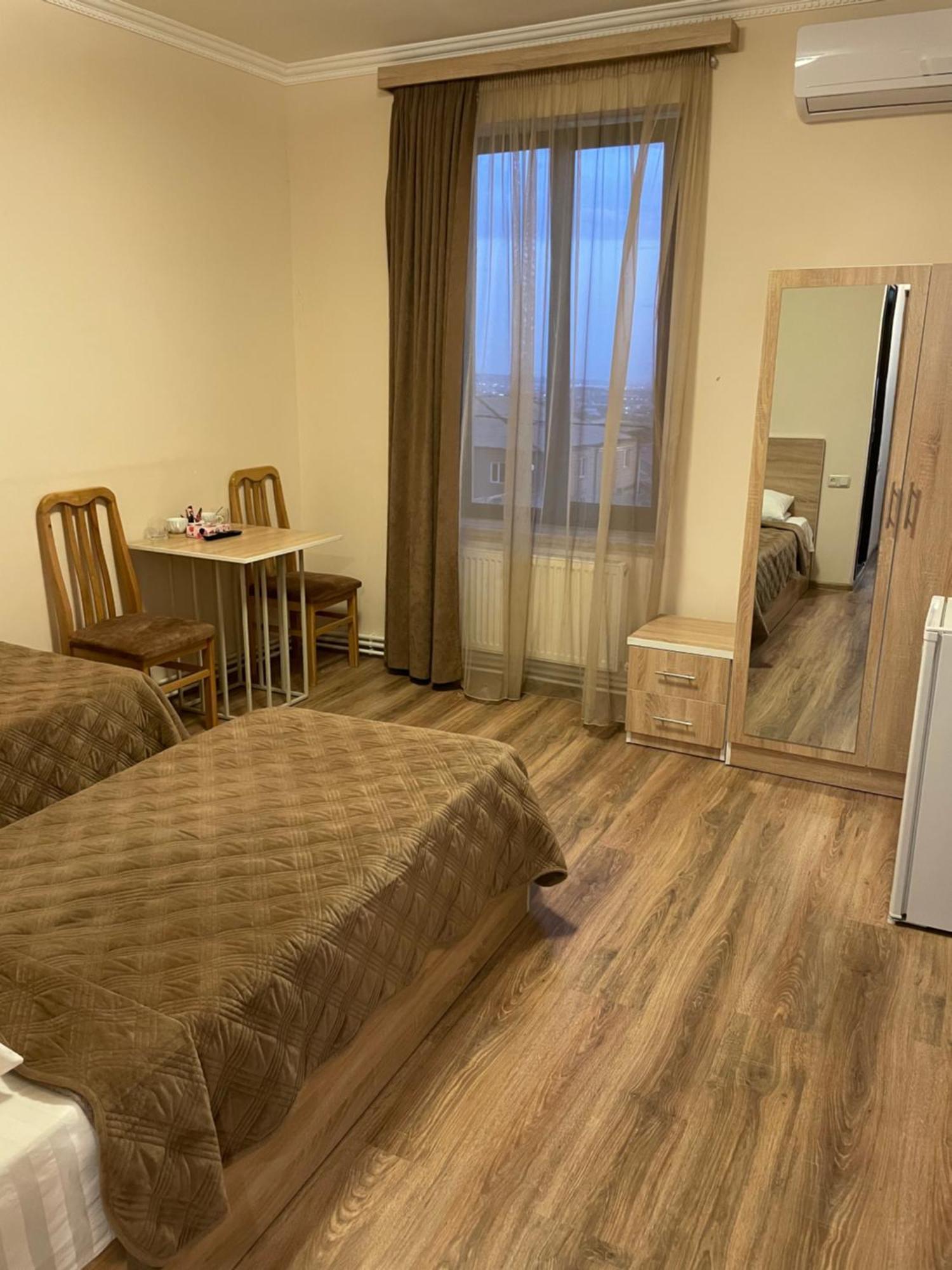 יירבאן Decca Hotel מראה חיצוני תמונה
